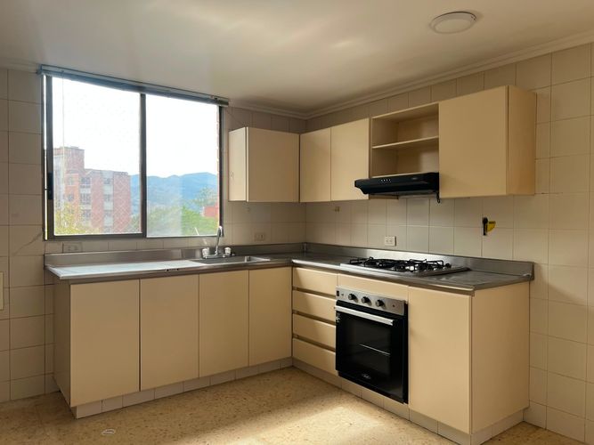 Apartamento de 3 alcobas en arriendo en El Poblado, Medellín, 110 m² · foto 3 de 18