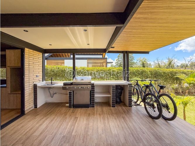 Casa de 4 alcobas en venta en Llano Grande, Rionegro, 300 m² · foto 8 de 10