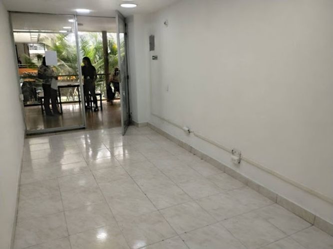 Local en arriendo en La Candelaria, Medellín, 22 m² · foto 2 de 5