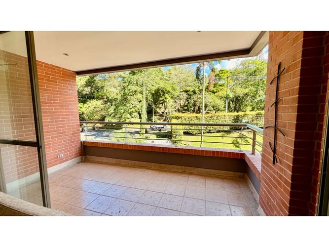 Apartamento de 3 alcobas en venta en San Lucas, Medellín, 160 m² · foto 4 de 24