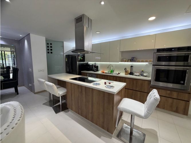 Casa de 3 alcobas en venta en Loma Del Chocho, Envigado, 224 m² · foto 4 de 14