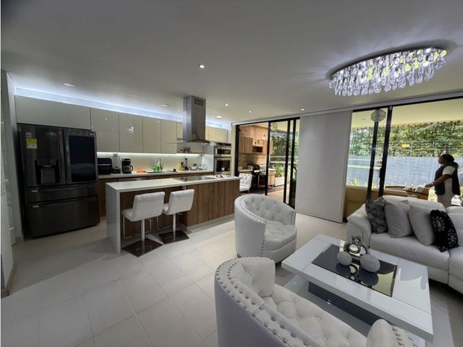 Casa de 3 alcobas en venta en Loma Del Chocho, Envigado, 224 m² · foto 5 de 14