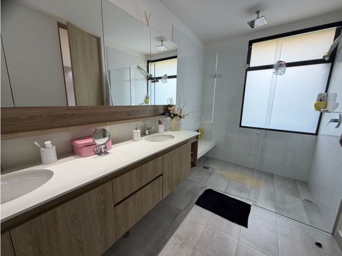 Casa de 3 alcobas en venta en Loma Del Chocho, Envigado, 224 m² · foto 9 de 14