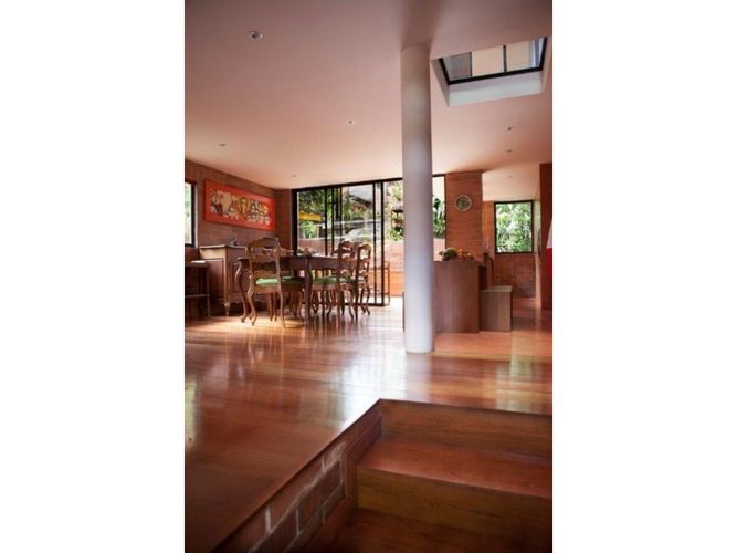 Casa de 3 alcobas en venta en Loma De Las Brujas, Envigado, 193 m² · foto 4 de 24