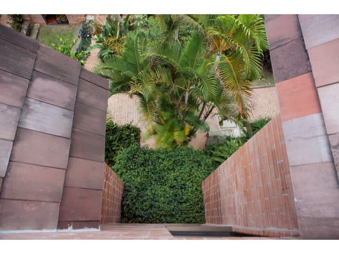 Casa de 3 alcobas en venta en Loma De Las Brujas, Envigado, 193 m² · foto 10 de 24