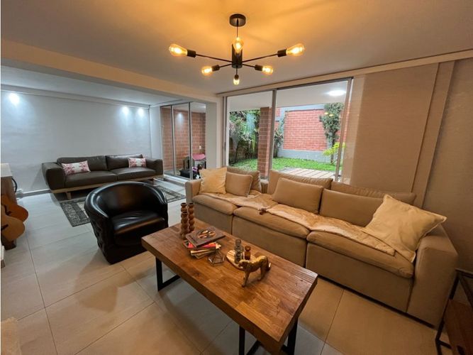 Casa de 4 alcobas en venta en San Lucas, Medellín, 194 m² · foto 2 de 20