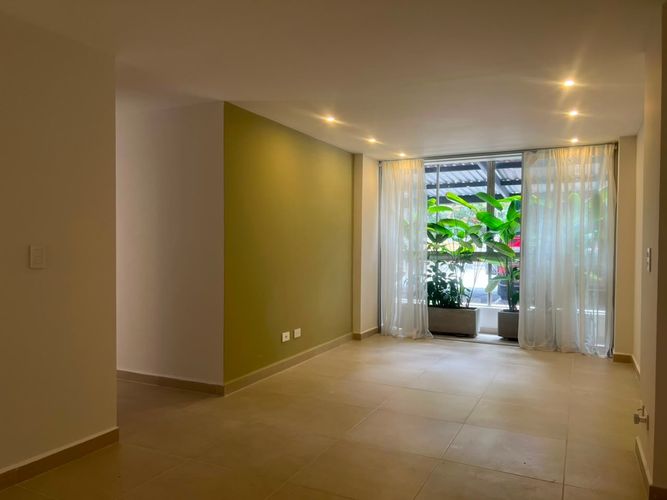 Apartamento de 3 alcobas en arriendo en El Poblado, Medellín, 75 m² · foto 2 de 16