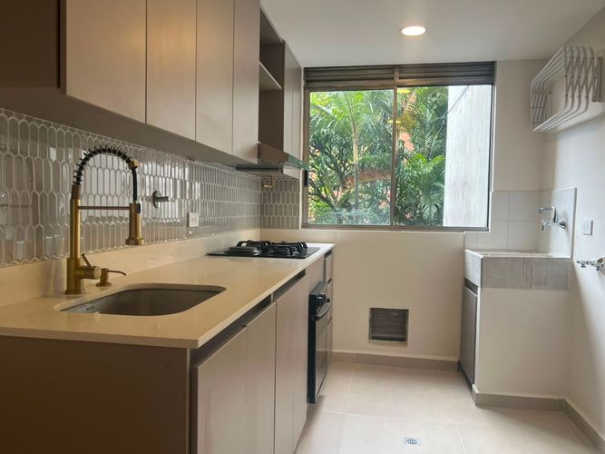 Apartamento de 3 alcobas en arriendo en El Poblado, Medellín, 75 m² · foto 5 de 16