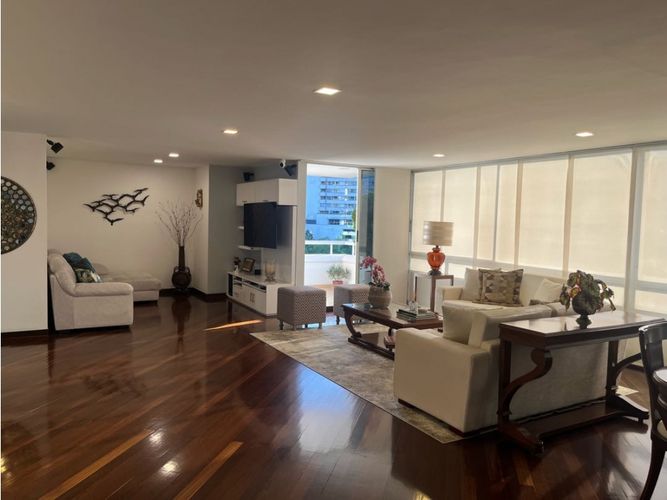 Apartamento de 3 alcobas en venta en El Tesoro, Medellín, 169 m² · foto 3 de 20