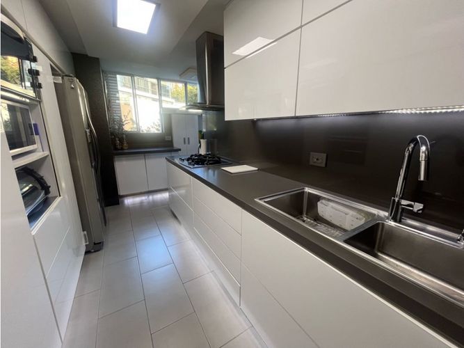 Apartamento de 3 alcobas en venta en El Tesoro, Medellín, 169 m² · foto 19 de 20