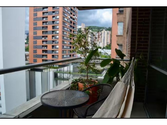 Apartamento de 3 alcobas en arriendo en Ciudad Del Río, Medellín, 90 m² · foto 2 de 13