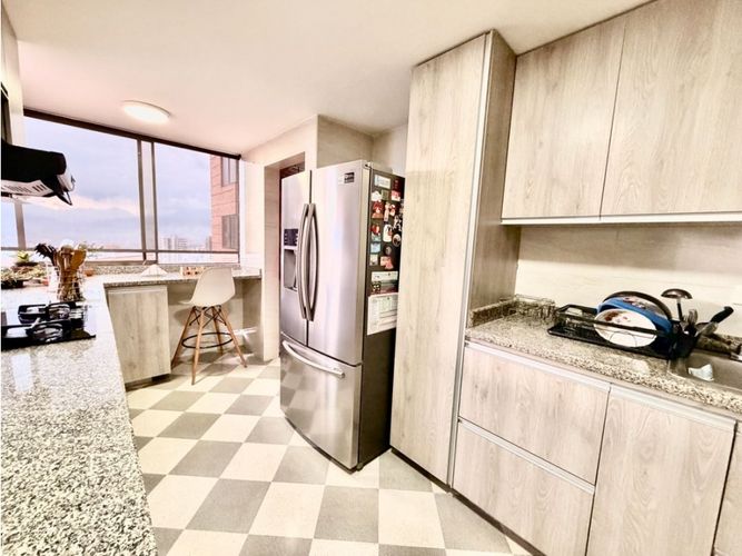 Apartamento de 3 alcobas en venta en El Tesoro, Medellín, 139 m² · foto 5 de 20
