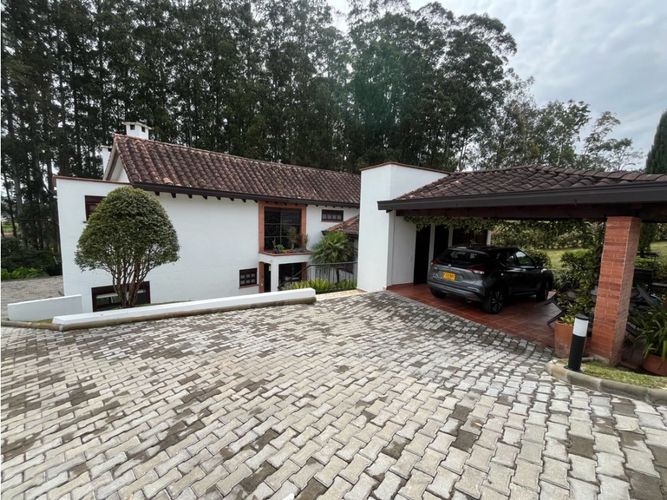 Casa de 4 alcobas en venta en Llano Grande, Medellín, 400 m² · foto 2 de 16