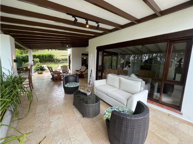 Casa de 4 alcobas en venta en Llano Grande, Medellín, 400 m² · foto 4 de 16