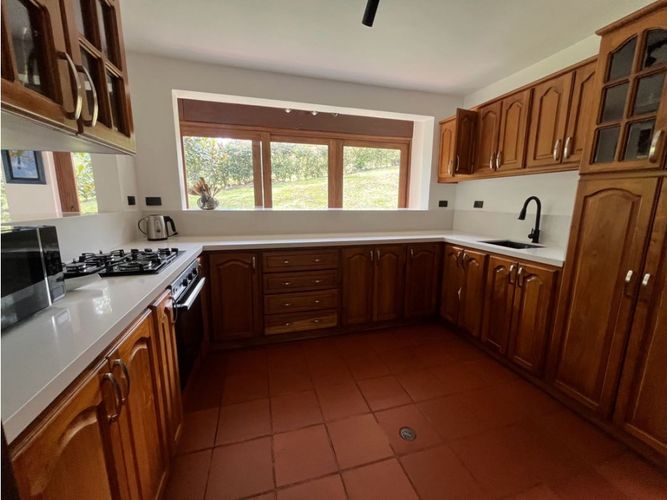 Casa de 4 alcobas en venta en Llano Grande, Medellín, 400 m² · foto 6 de 16