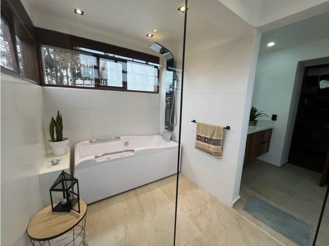 Casa de 4 alcobas en venta en Llano Grande, Medellín, 400 m² · foto 11 de 16