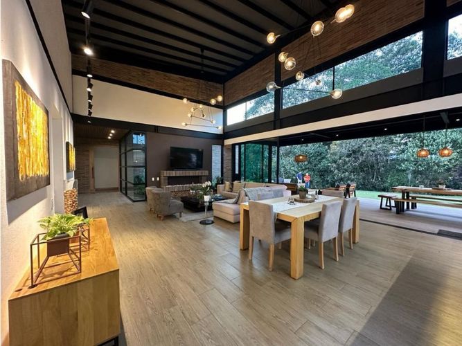 Casa de 4 alcobas en venta en La Ceja, 490 m² · foto 2 de 18