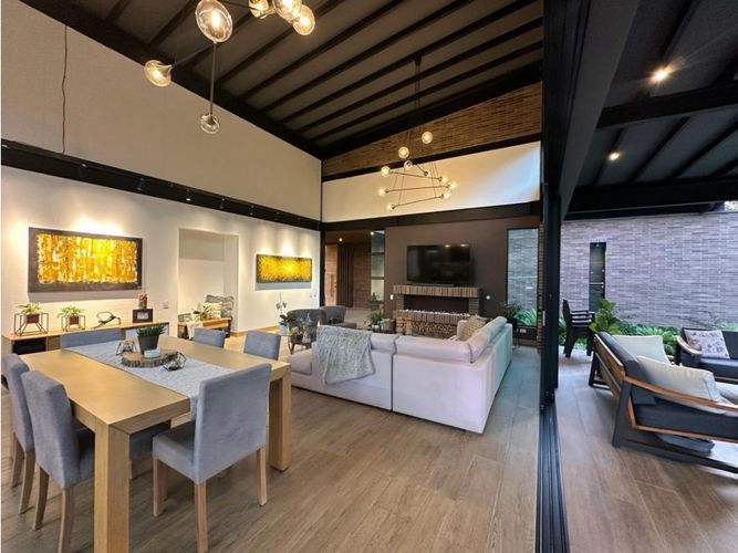 Casa de 4 alcobas en venta en La Ceja, 490 m² · foto 4 de 18