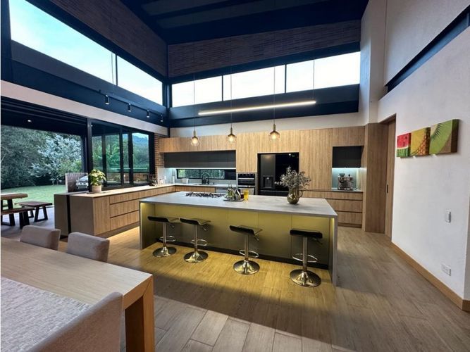 Casa de 4 alcobas en venta en La Ceja, 490 m² · foto 5 de 18