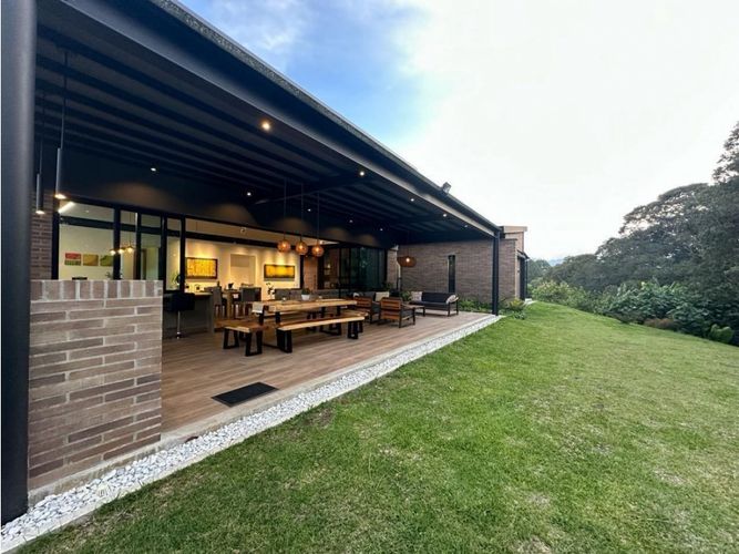 Casa de 4 alcobas en venta en La Ceja, 490 m² · foto 7 de 18