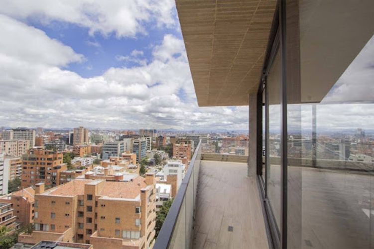 Apartamento de 3 alcobas en venta en La Cabrera, Bogotá, 241 m² · foto 8 de 24