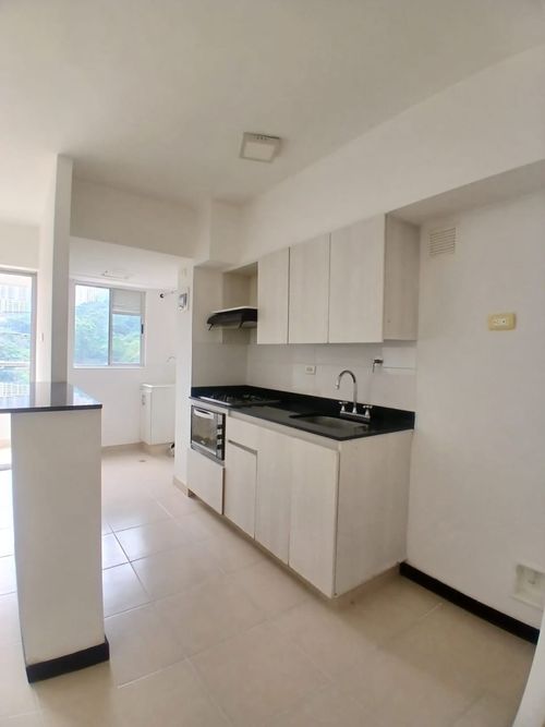 Apartamento de 3 alcobas en venta en Las Lomitas, Sabaneta, 80 m² · foto 3 de 13
