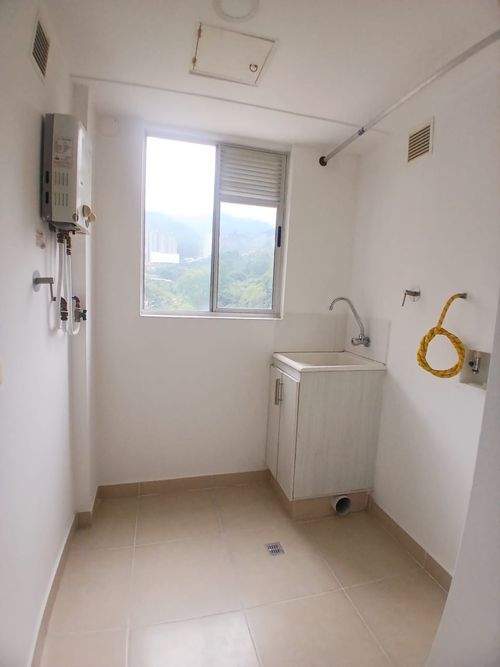 Apartamento de 3 alcobas en venta en Las Lomitas, Sabaneta, 80 m² · foto 7 de 13