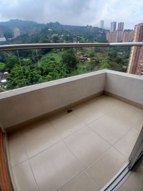Apartamento de 3 alcobas en venta en Las Lomitas, Sabaneta, 80 m² · foto 11 de 13