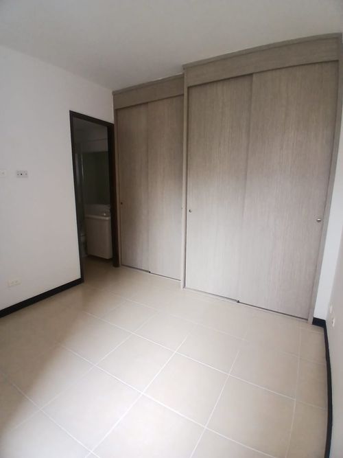 Apartamento de 3 alcobas en venta en Las Lomitas, Sabaneta, 80 m² · foto 12 de 13