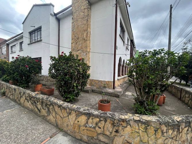 Casa de 5 alcobas en venta en La Soledad, Bogotá, 758 m² · foto 2 de 10