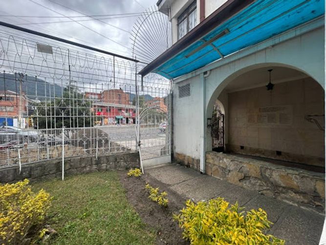 Casa de 5 alcobas en venta en La Soledad, Bogotá, 758 m² · foto 9 de 10