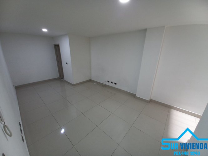 Oficina en arriendo en Alcala, Envigado, 30 m² · foto 2 de 4