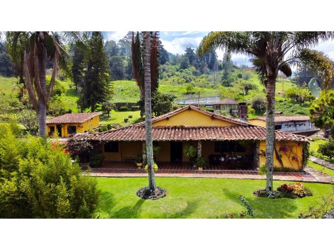 Finca en venta en El Picacho, Medellín, 462 m² · foto 2 de 24