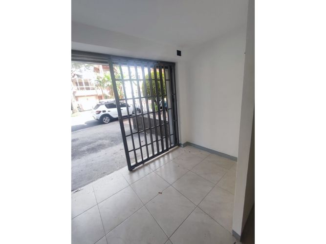 Local en arriendo en Florida Nueva, Medellín, 18 m² · foto 2 de 11