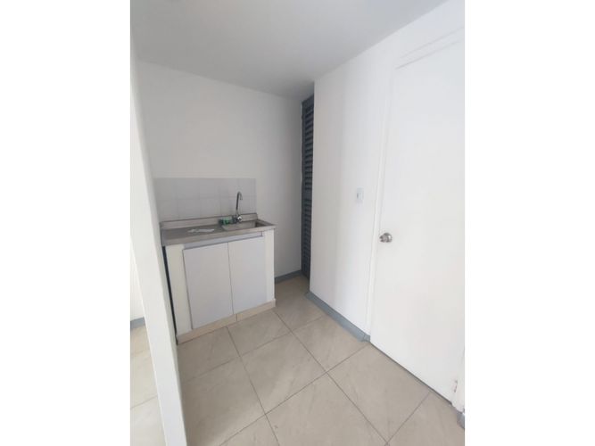 Local en arriendo en Florida Nueva, Medellín, 18 m² · foto 10 de 11