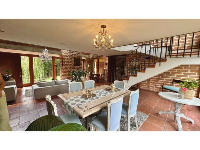 Casa de 3 alcobas en venta en El Poblado, Medellín, 330 m² · foto 2 de 24
