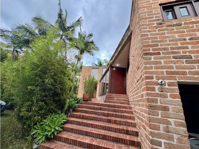 Casa de 3 alcobas en venta en El Poblado, Medellín, 330 m² · foto 3 de 24