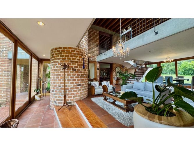 Casa de 3 alcobas en venta en El Poblado, Medellín, 330 m² · foto 9 de 24