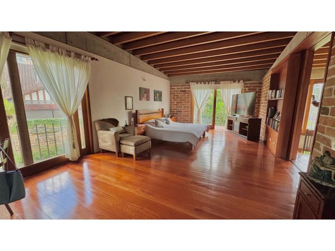 Casa de 3 alcobas en venta en El Poblado, Medellín, 330 m² · foto 17 de 24