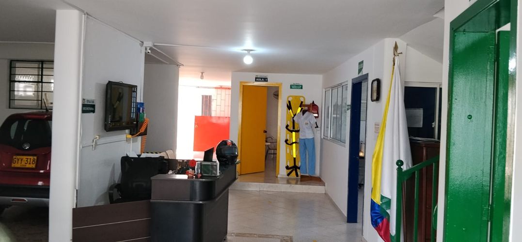 Casa de 10 alcobas en venta en Bolarqui, Bucaramanga, 505 m² · foto 2 de 17