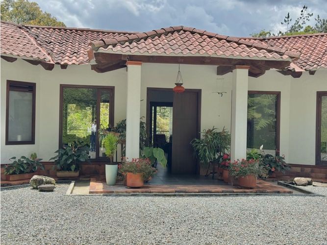 Casa de 4 alcobas en venta en Santa Elena, El Retiro, 283 m² · foto 2 de 24