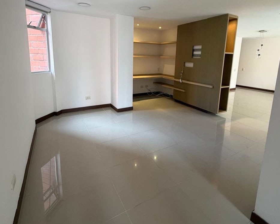 Apartamento en venta en Loma Del Esmeraldal, Envigado · foto 3 de 12