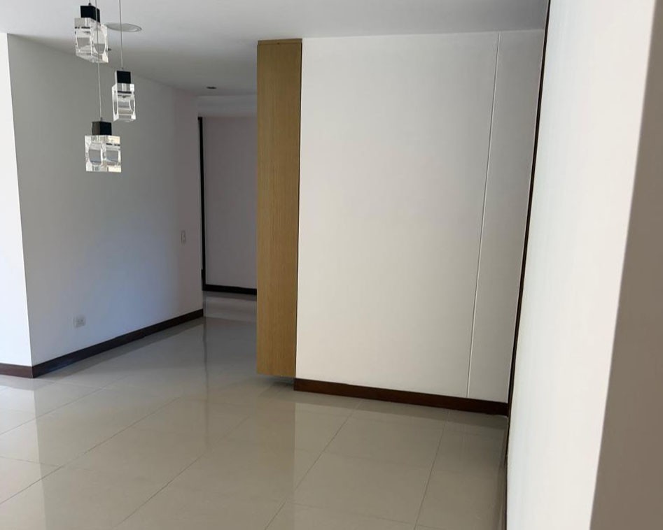 Apartamento en venta en Loma Del Esmeraldal, Envigado · foto 5 de 12