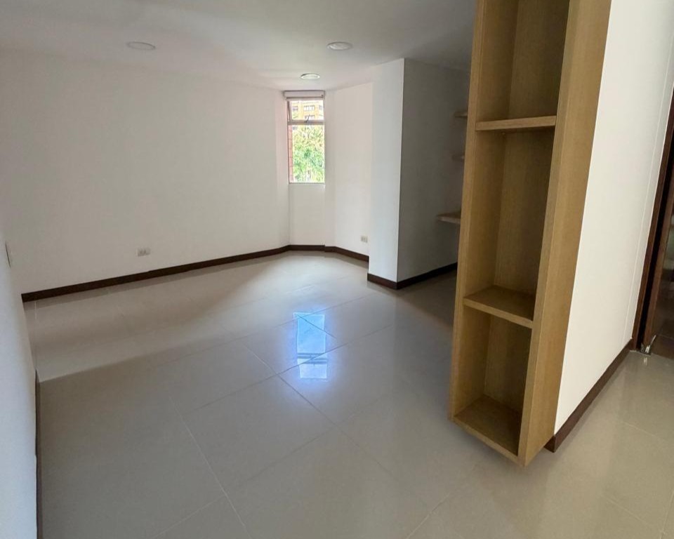 Apartamento en venta en Loma Del Esmeraldal, Envigado · foto 4 de 12