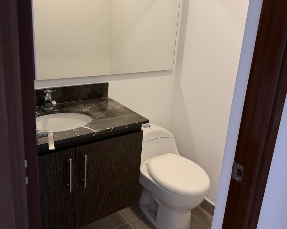 Apartamento en venta en Loma Del Esmeraldal, Envigado · foto 10 de 12