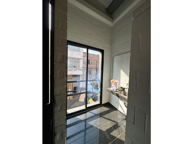 Bodega en arriendo en Trinidad, Medellín, 90 m² · foto 2 de 8