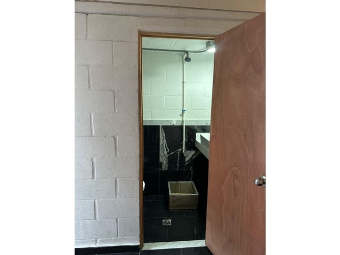 Bodega en arriendo en Trinidad, Medellín, 90 m² · foto 3 de 8
