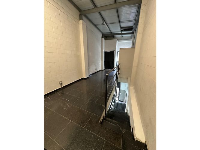 Bodega en arriendo en Trinidad, Medellín, 90 m² · foto 5 de 8