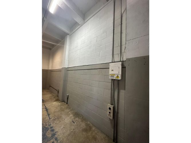 Bodega en arriendo en Trinidad, Medellín, 90 m² · foto 7 de 8