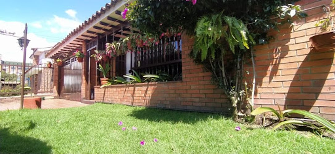 Casa en venta en Niza, Bogotá · foto 3 de 24